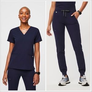 Figs: Women’s Navy Scrub Set (small)